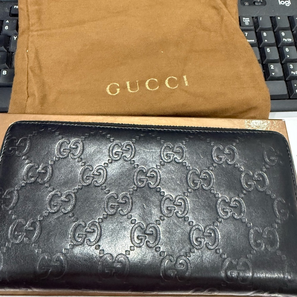 Gucci black zip around wallet